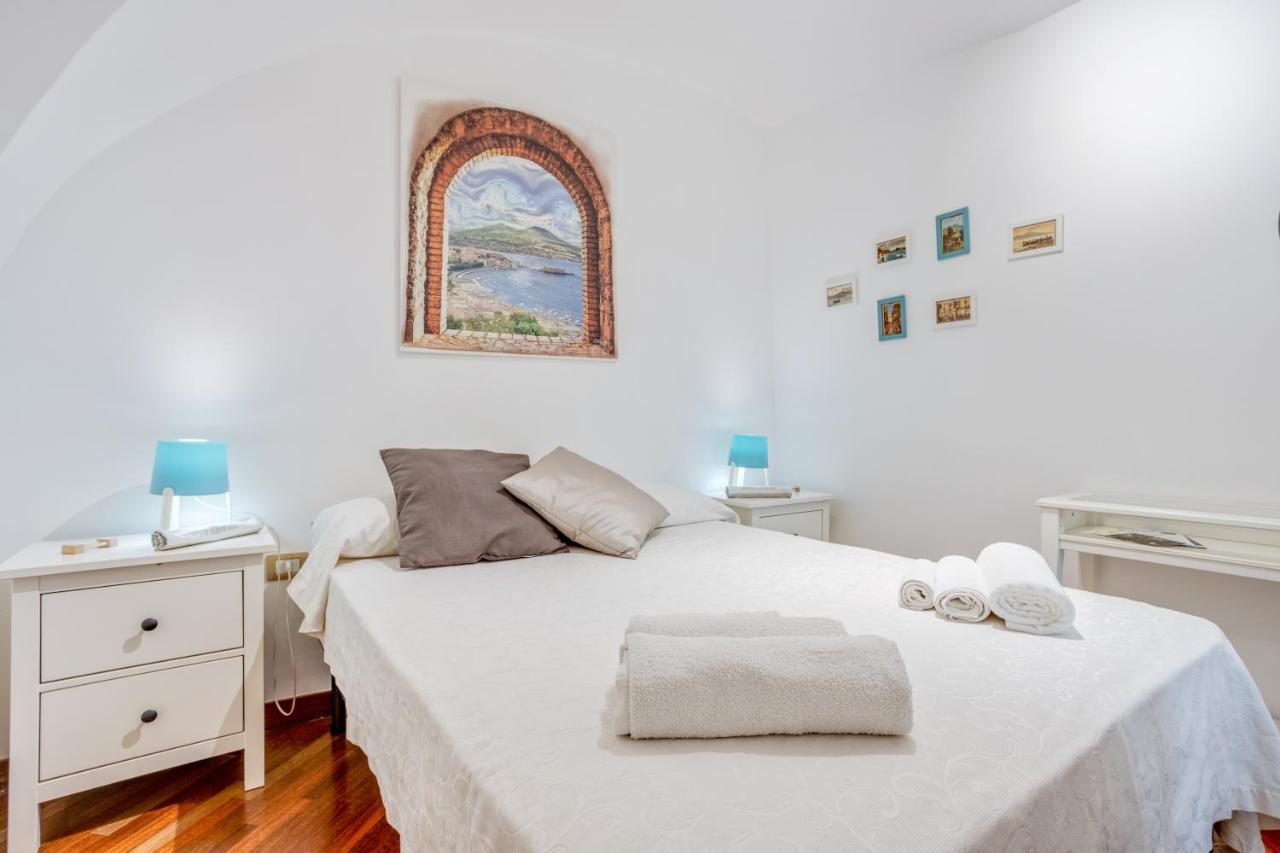 Guesthost - Casa Querida Central & Elegant Flat ナポリ エクステリア 写真